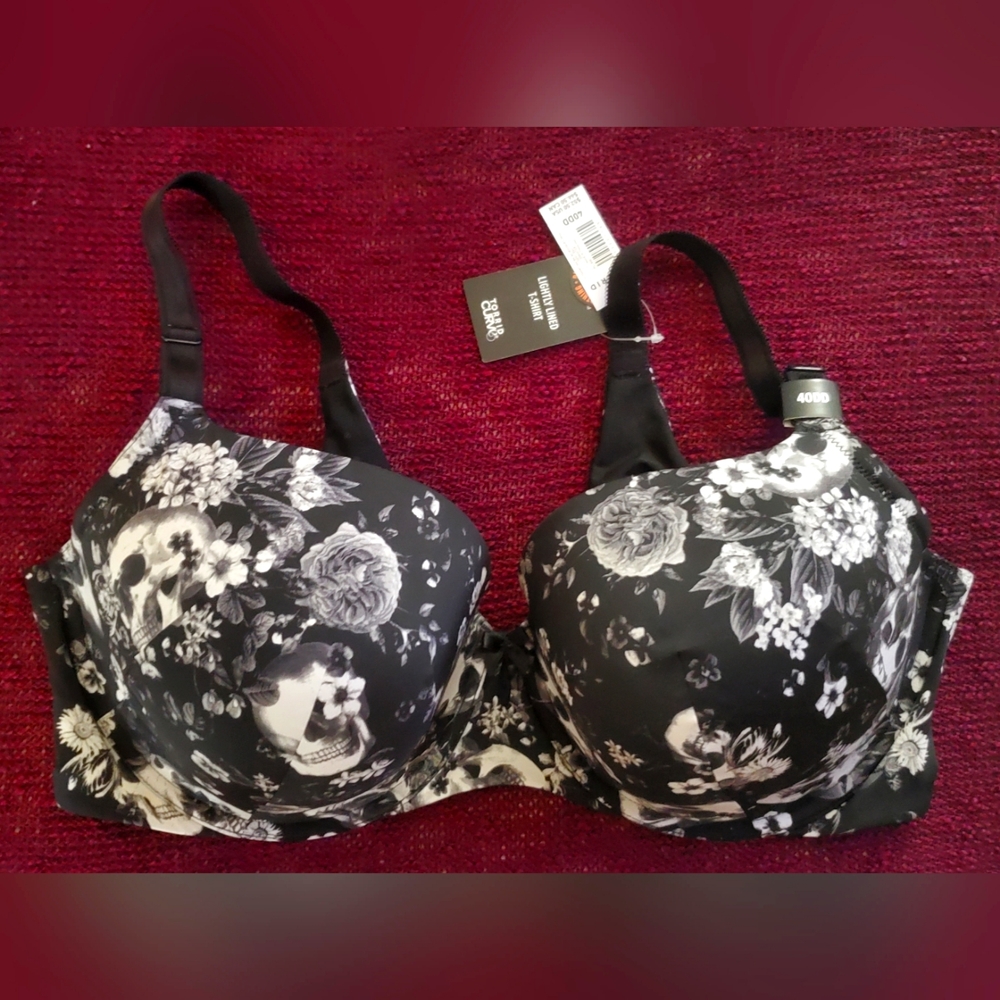 Torrid curve lightly lined 360° back smoothing underwire bra. NWT 40 DD.
